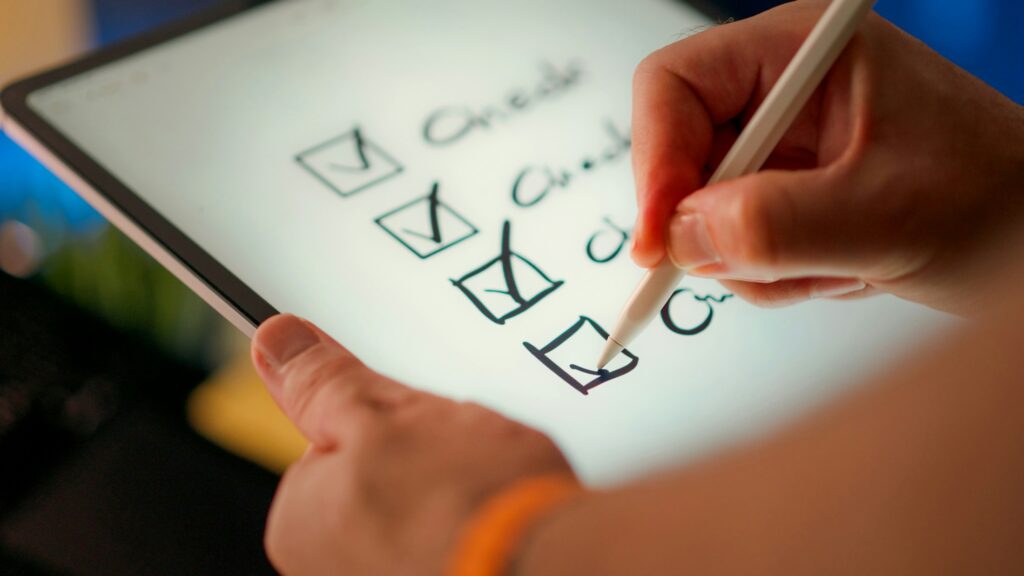 Symbolbild digitale Checkliste, Prozesse dokumentieren